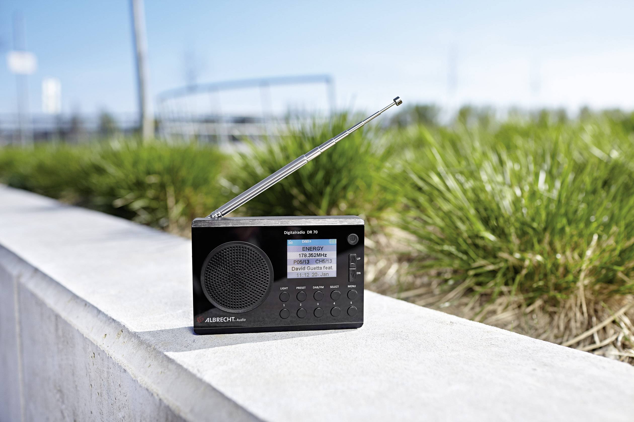 Albrecht DR 70 Kofferradio DAB+, UKW Taschenlampe Schwarz