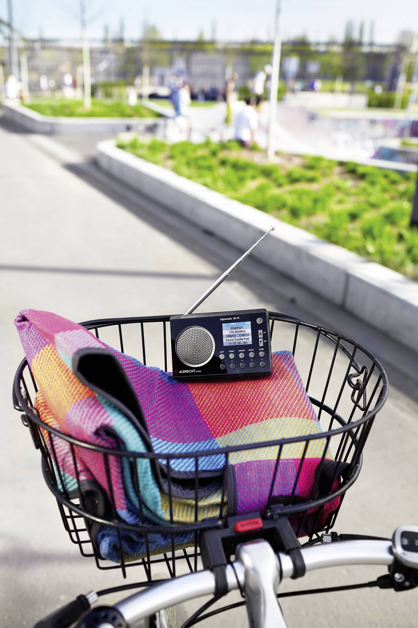 Albrecht DR 70 Kofferradio DAB+, UKW Taschenlampe Schwarz