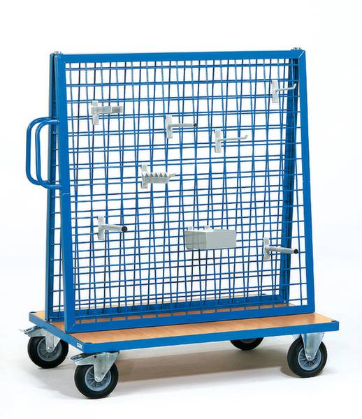 Blauer, mobiler Gitterwagen mit Rollen, Griffen und verschiedenen Haken zur flexiblen Werkstattorganisation und Werkzeugaufbewahrung.