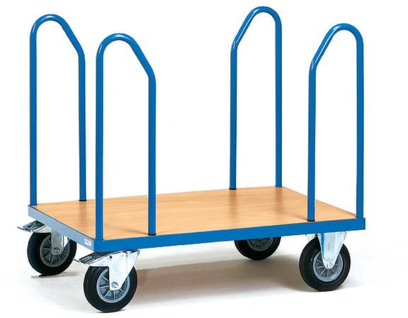 Transportwagen mit vier blauen Metallgriffen und einer Holzplattform auf vier Rädern, geeignet für den Innengebrauch.