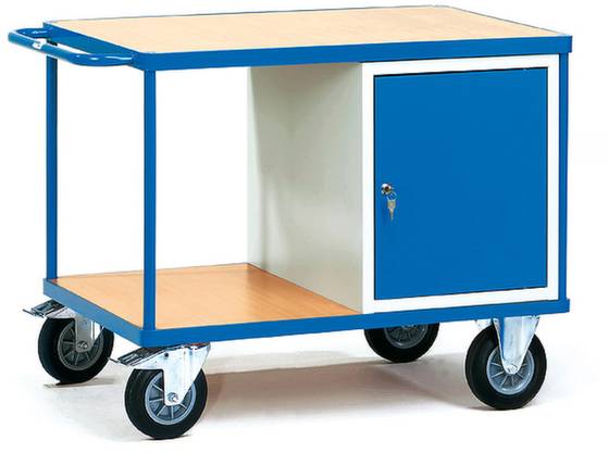 Ein blauer Transportwagen mit vier Rädern, oberem Ablagefach und einem abschließbaren Schrankfach darunter.