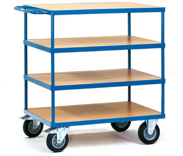 Ein blauer Transportwagen mit vier Holzregalböden und vier schwarzen Rädern. Der Wagen ist leer und ohne zusätzlichen Inhalt.