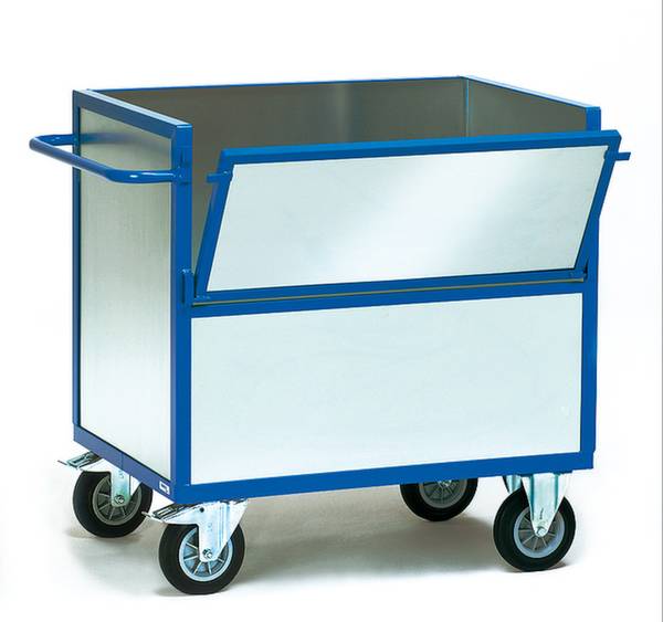 Ein blauer Transportwagen mit vier Rollen und einem klappbaren Seitenfach, geeignet zum Transport von Waren oder Materialien.