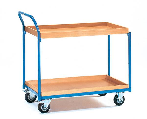 Ein blauer Transportwagen mit zwei Holzböden und vier grauen Rädern auf weißem Hintergrund.