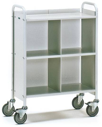 Ein grauer Metallwagen mit vier Fächern und vier Rollen. Der Wagen hat zwei Griffe oben. Ideal für den Transport von Gegenständen.