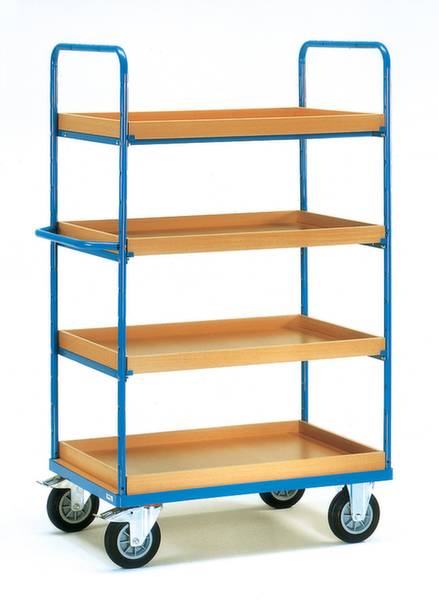 Ein blauer Transportwagen mit vier Holzböden, die auf stabilen Rädern montiert sind. Geeignet für das Bewegen von Gegenständen.