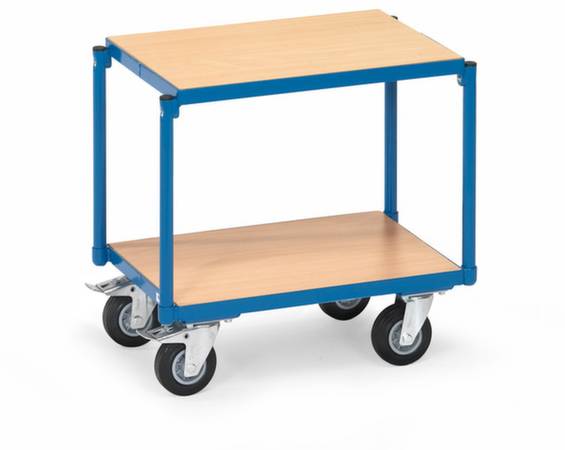 Ein zweistöckiger blauer Rollwagen mit Holzregalen und vier Rädern, geeignet für den Transport oder die Lagerung von Gegenständen.