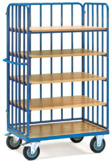 Ein blauer Transportwagen mit sechs braunen Holzregalen und vier Lenkrollen zum einfachen Verschieben.