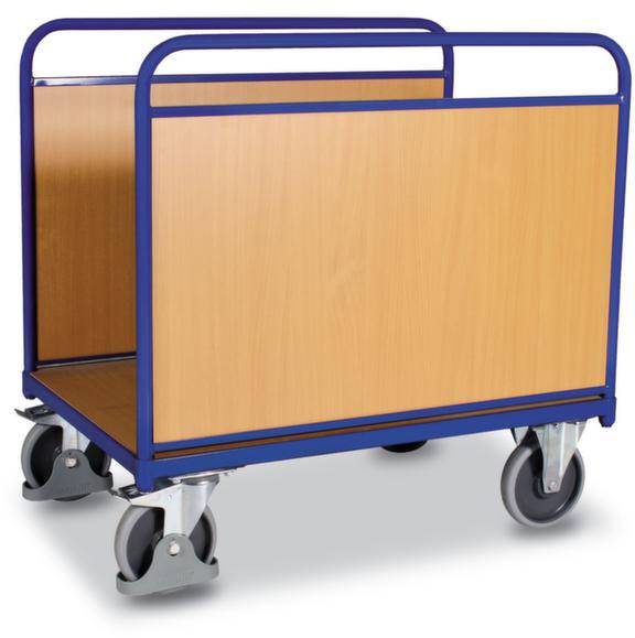 Transportwagen mit blauen Metallrahmen und hölzernen Seitenwänden auf vier Schwenkrädern. Ideal für den Transport von Lasten.