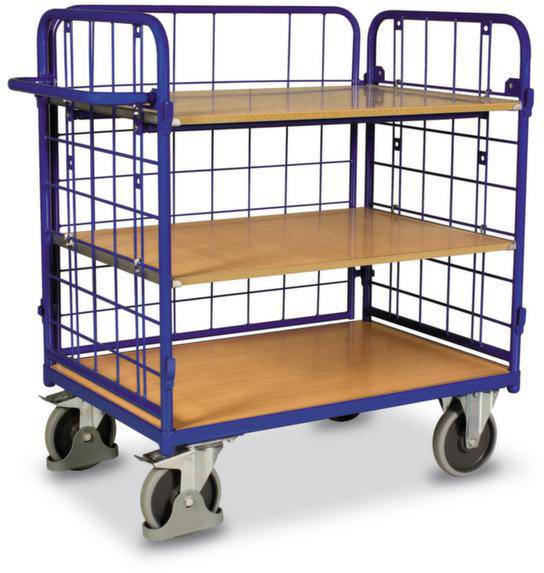 Ein blau lackierter, dreistöckiger Transportwagen mit Gitterseiten und vier grauen Rädern. Ideal zur Lagerung oder zum Transport.