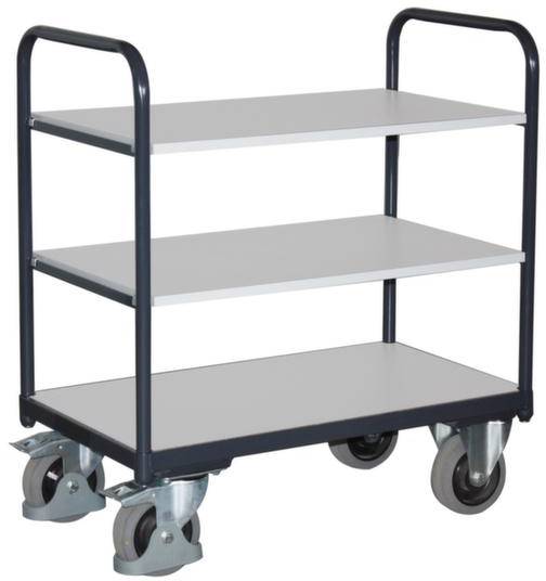 Ein dreistöckiger, rollbarer Transportwagen aus Metall mit vier stabilen Rädern, geeignet für den Transport von Gegenständen.