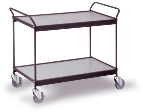 Ein zweistöckiger Servierwagen aus Metall mit vier Rollen, geeignet zum Transportieren von Gegenständen.