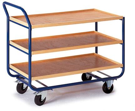 Dreistöckiger Rollwagen aus Holz mit blauen Metallrahmen und vier Rollen, geeignet für den Transport von Gegenständen.