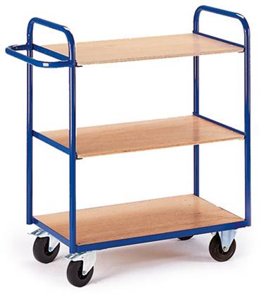 Ein blauer Servierwagen mit drei hölzernen Regalböden und vier schwarzen Rollen. Ideal zum Transport von Gegenständen.