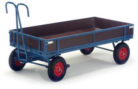 Ein blauer Handwagen mit roten Rädern, geeignet für den Transport von Gartenwerkzeugen oder anderen Gegenständen auf ebenem Gelände.