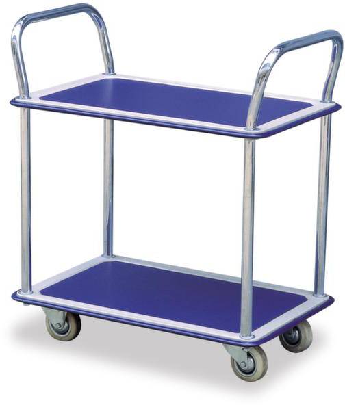 Ein blauer Servierwagen aus Metall mit zwei Etagen und vier Rollen, geeignet für den Transport von Gegenständen in Innenräumen.
