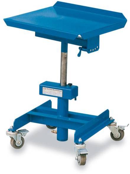 Blauer mobiler Tisch mit vier Rollen und höhenverstellbarer Plattform, geeignet für Transport und Unterstützung von Maschinen.