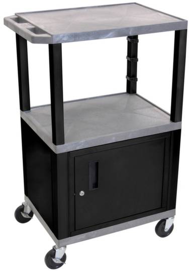 Ein schwarzer Wagen mit zwei Ablageflächen und einem verschlossenen Fach darunter. Vier Rollen ermöglichen einfache Mobilität.