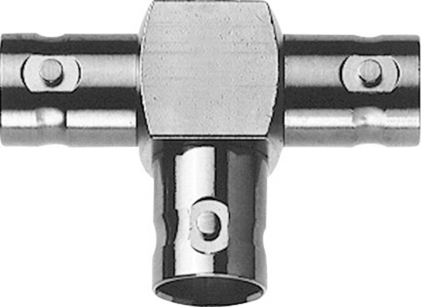 Metallstück in T-Form mit drei zylindrischen Öffnungen, vermutlich ein Rohrverbinder, auf weißem Hintergrund.