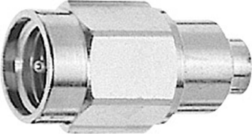 Ein silberner RF-Koaxialadapter, zylindrisch geformt, mit einem männlichen Steckerende, dargestellt auf weißem Hintergrund.