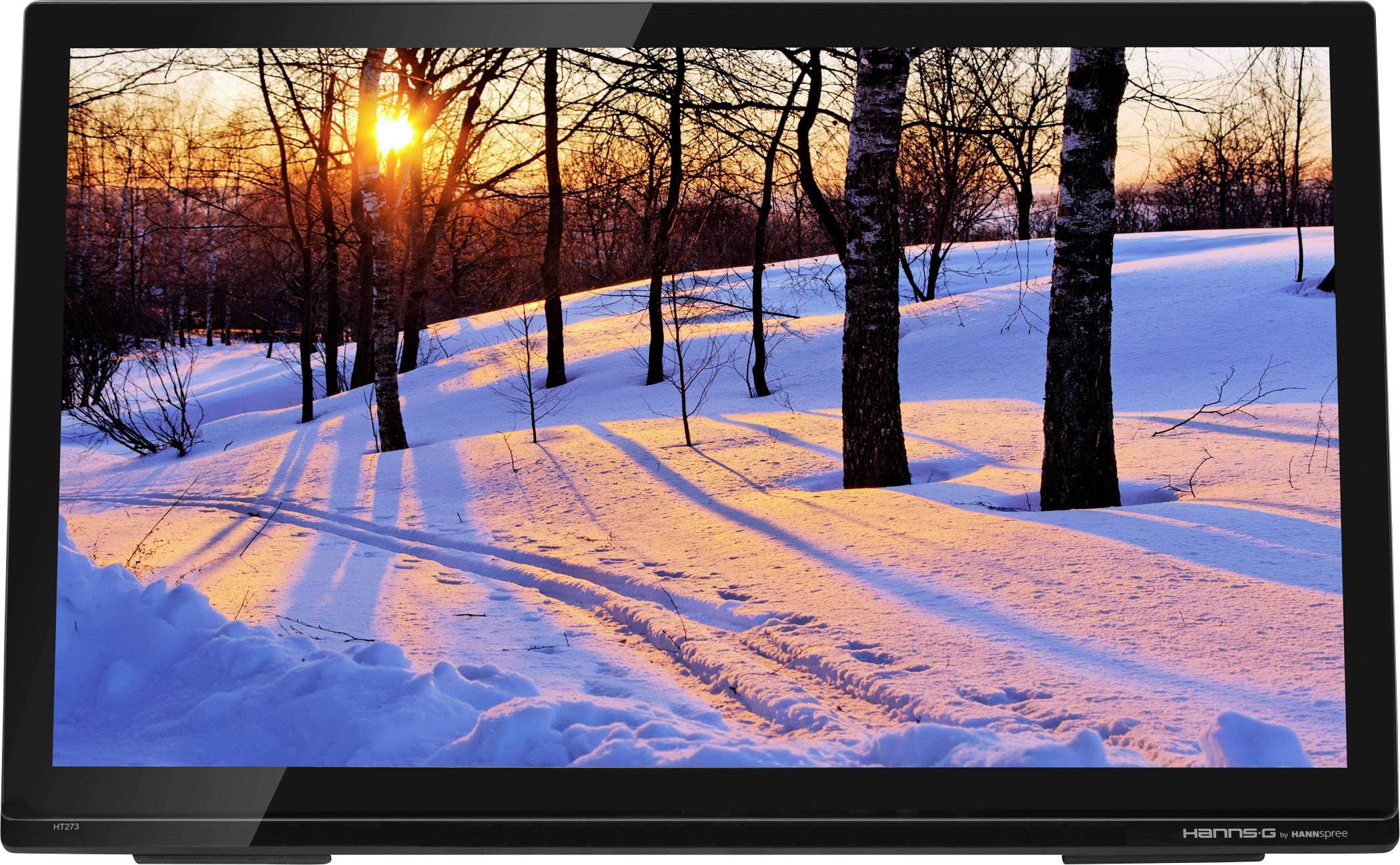 Ein Bildschirm zeigt eine Winterlandschaft mit schneebedecktem Boden, Bäumen und Sonnenuntergang, der lange Schatten wirft.