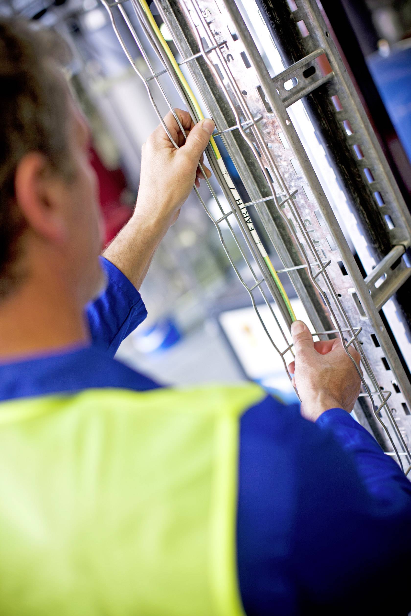 Brother HSe-211 Schriftband Wärme-Schrumpfschlauch Bandfarbe: Weiß Schriftfarbe: Schwarz 5.8 mm 1.5 m