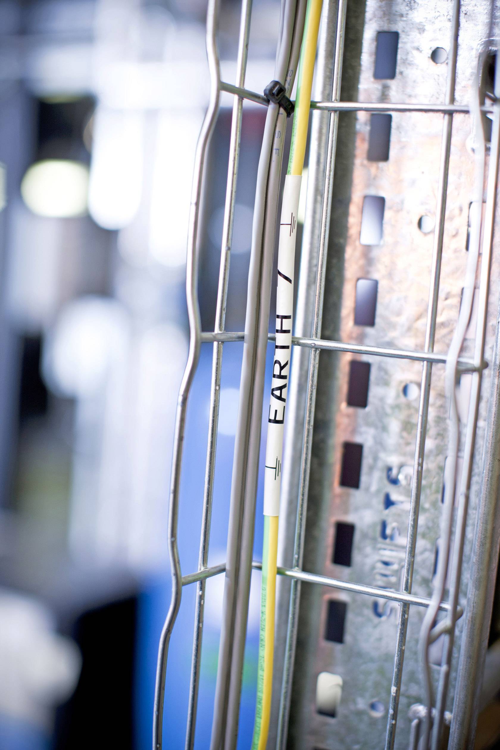 Brother HSe-211 Schriftband Wärme-Schrumpfschlauch Bandfarbe: Weiß Schriftfarbe: Schwarz 5.8 mm 1.5 m