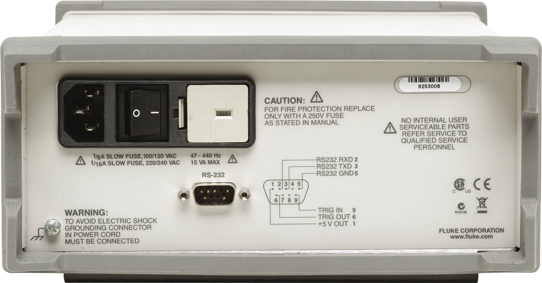 'Fluke' Messgerät-Rückseite mit Stromanschluss, RS232-Port und Warnhinweisen.