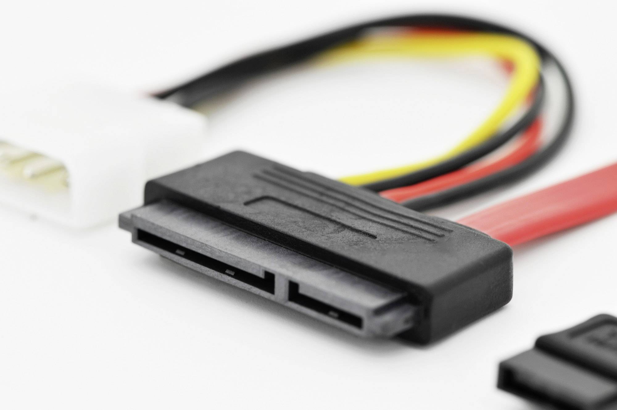 Ednet Festplatten Anschlusskabel [1x SATA-Kombi-Stecker 7+15pol. - 1x ...