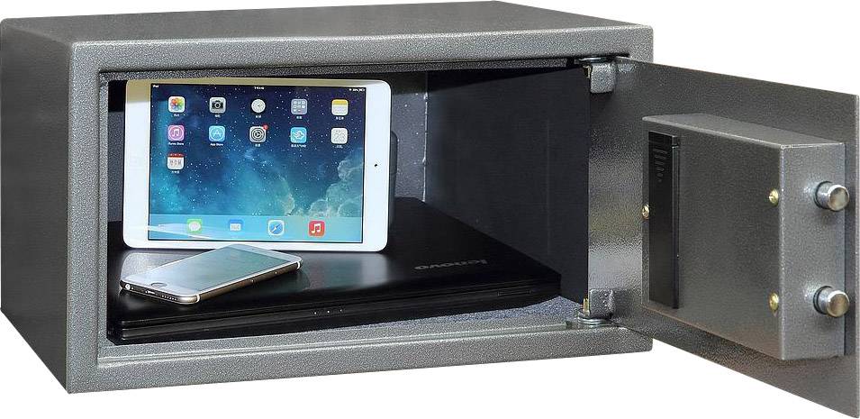 Ein geöffneter Safe mit einem Tablet, einem Smartphone und einem Laptop im Inneren.