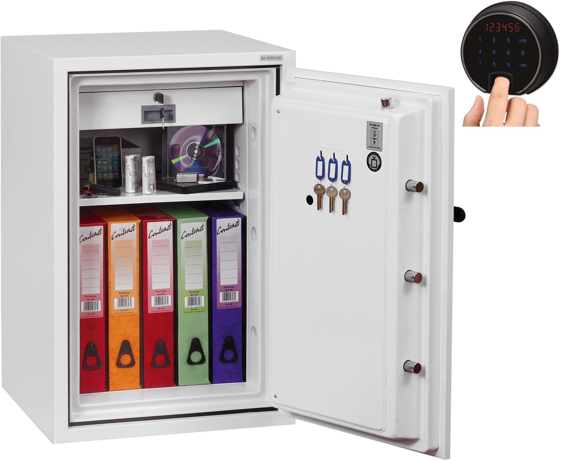 Ein geöffneter Tresor zeigt bunte Ordner, Schlüssel und elektronische Geräte im Inneren. Ein elektronisches Zahlenschloss ist abgebildet.