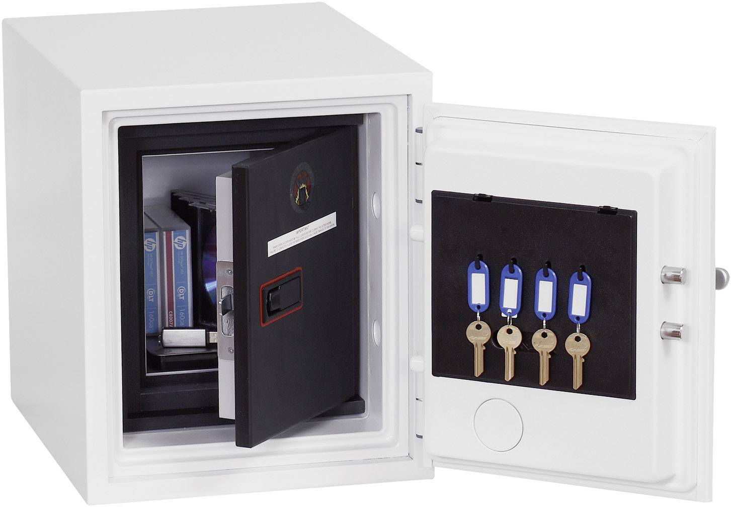Ein geöffneter Tresor zeigt einen inneren Safe mit Sicherheitsdokumenten und vier Außenschlüsseln an der Tür.
