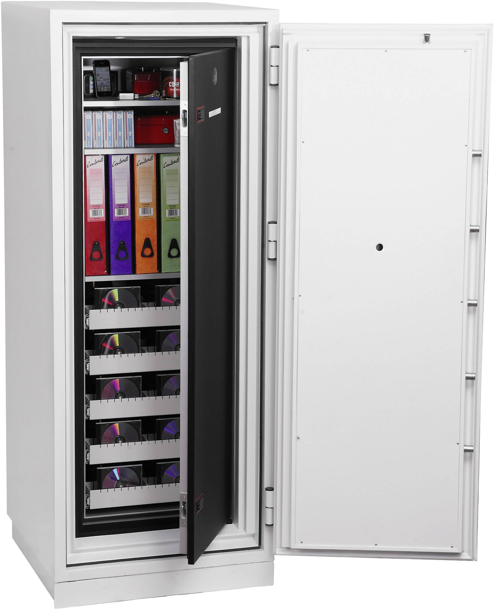 Geöffneter Tresor mit Dokumentenordnern, Datenträgern und elektronischen Geräten in einem gut organisierten Innenraum.