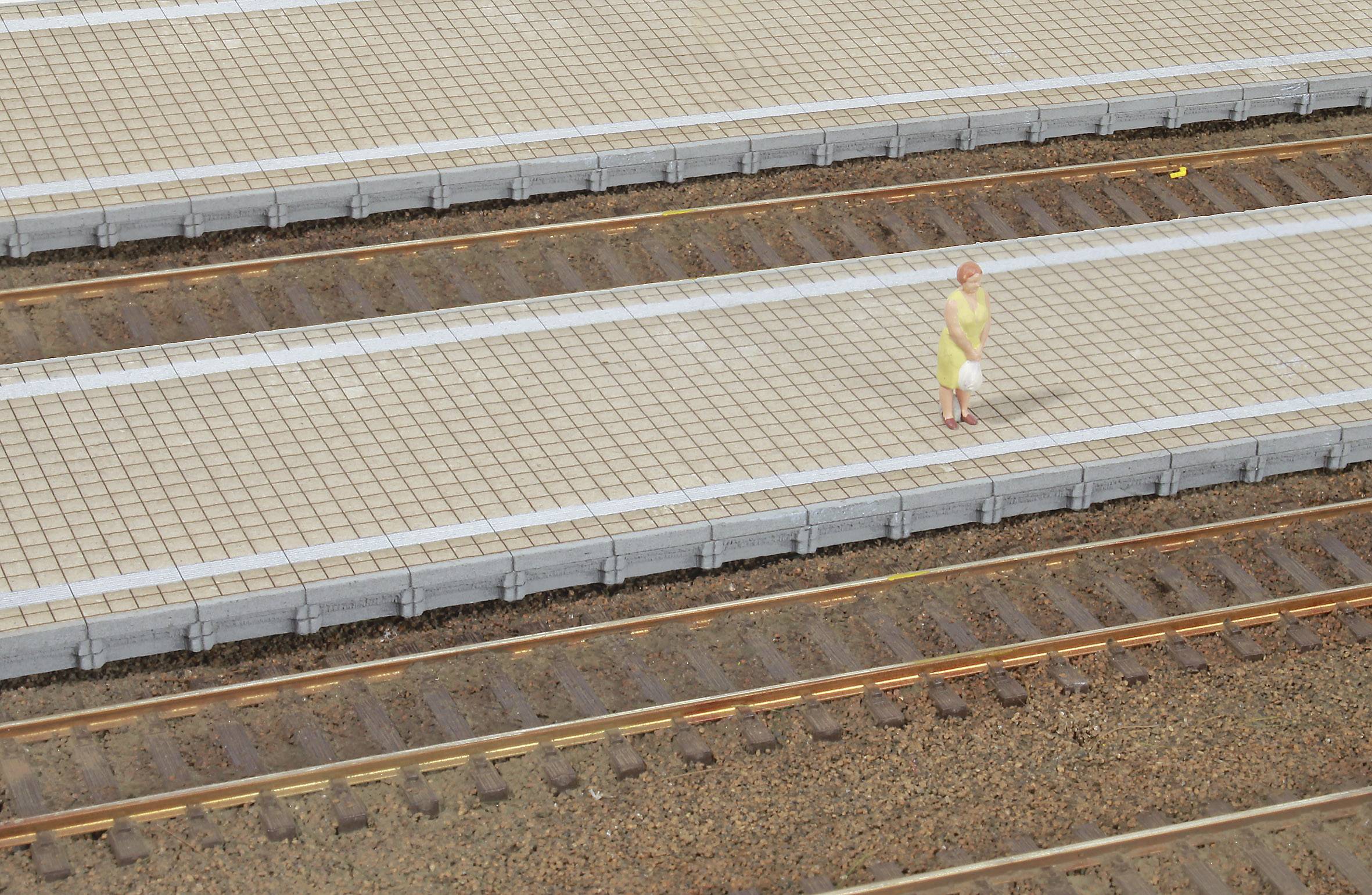 MBZ 86256 Z Laser-Cut Bahnsteig