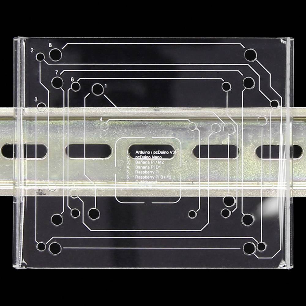 Ein transparenter Kunststoffhalter, kompatibel mit verschiedenen Arduino- und Raspberry Pi-Boards, montiert auf einer Metallschiene.
