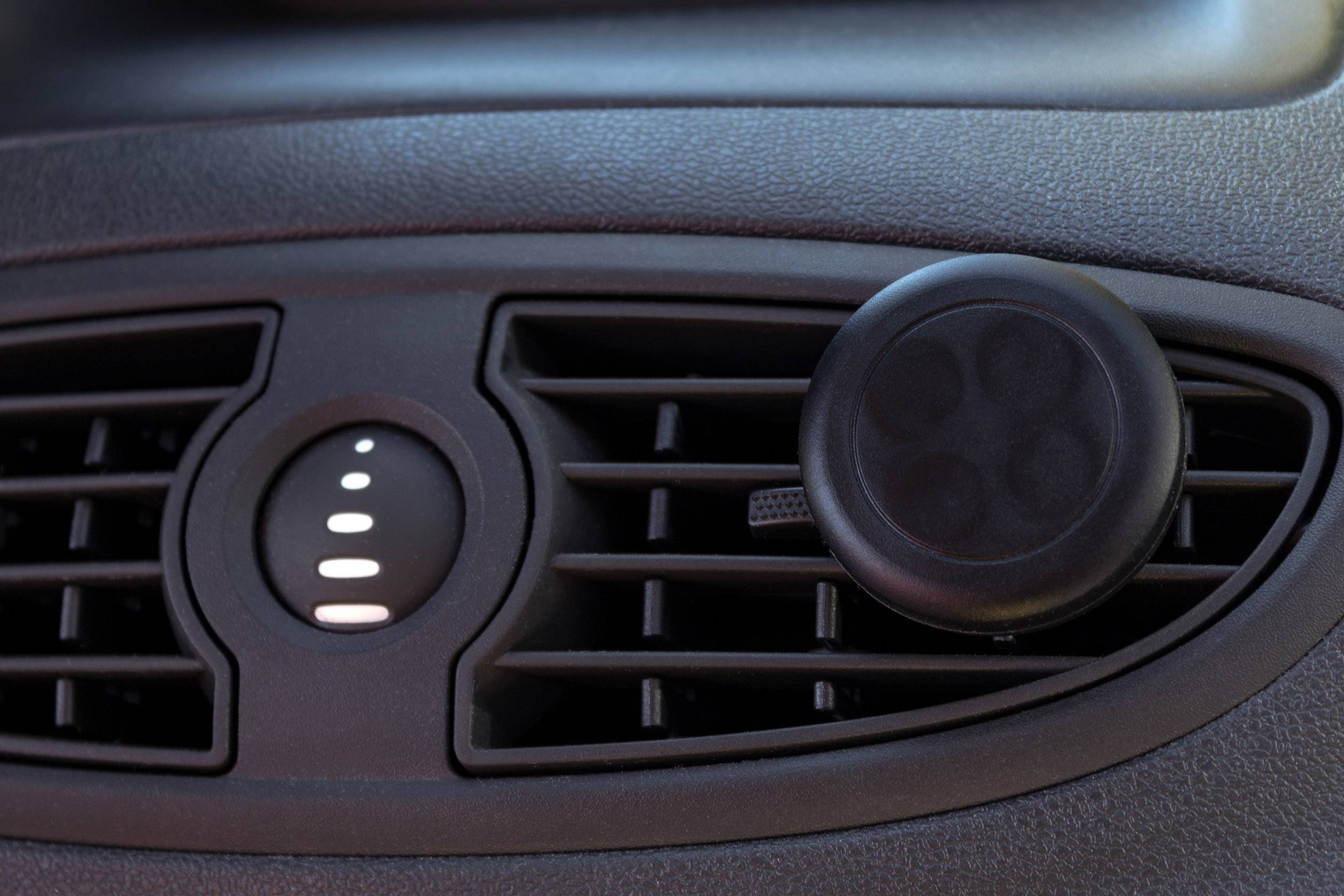 Goobay 47145 Lüftungsgitter Handy-Kfz-Halterung Magnetbefestigung, 360° drehbar 50 - 90mm