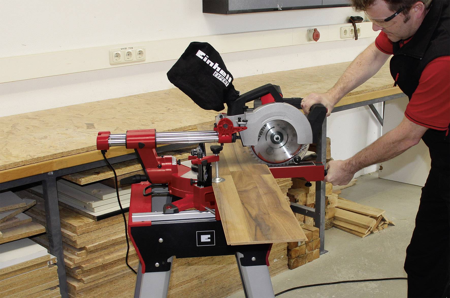 Einhell TE-SM 2534 Dual Zug-Kapp- und Gehrungssäge 250 mm 30 mm 1800 W