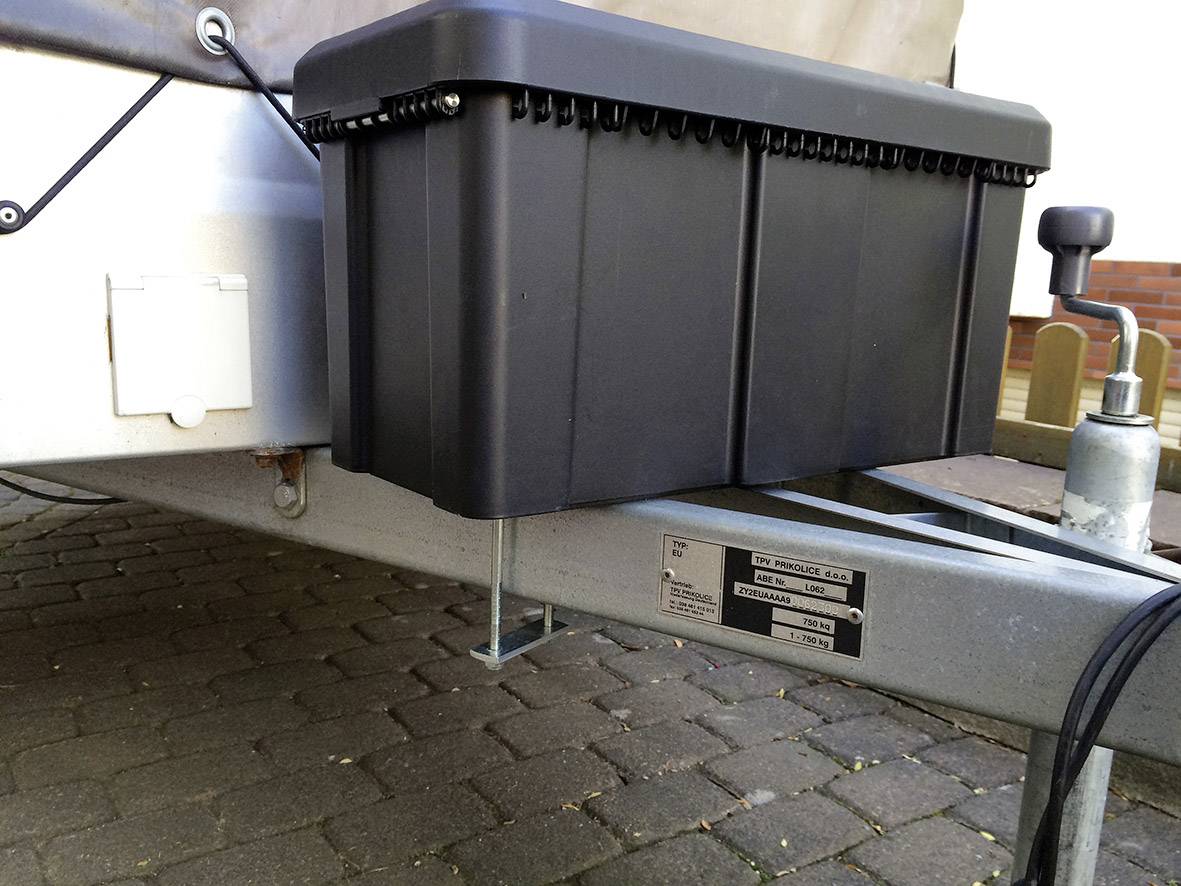 LAS 11790 Werkzeugkiste-Deichselbox 30 kg Polypropylen 56 cm x 27 cm x 25 cm