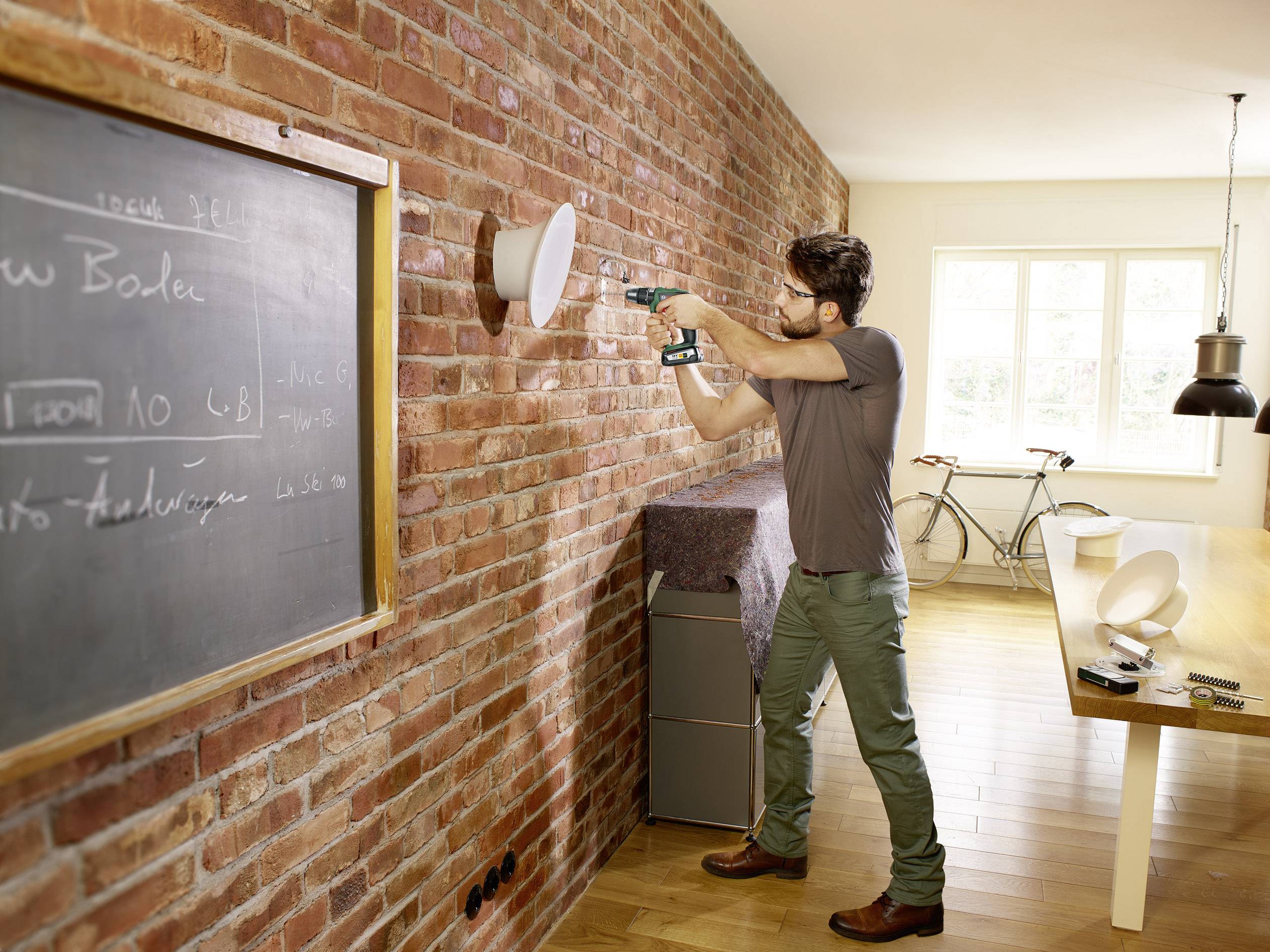 Bosch Home and Garden PSB 18 LI-2 Ergonomic 2-Gang-Akku-Schlagbohrschrauber inkl. 2. Akku, inkl. Koffer