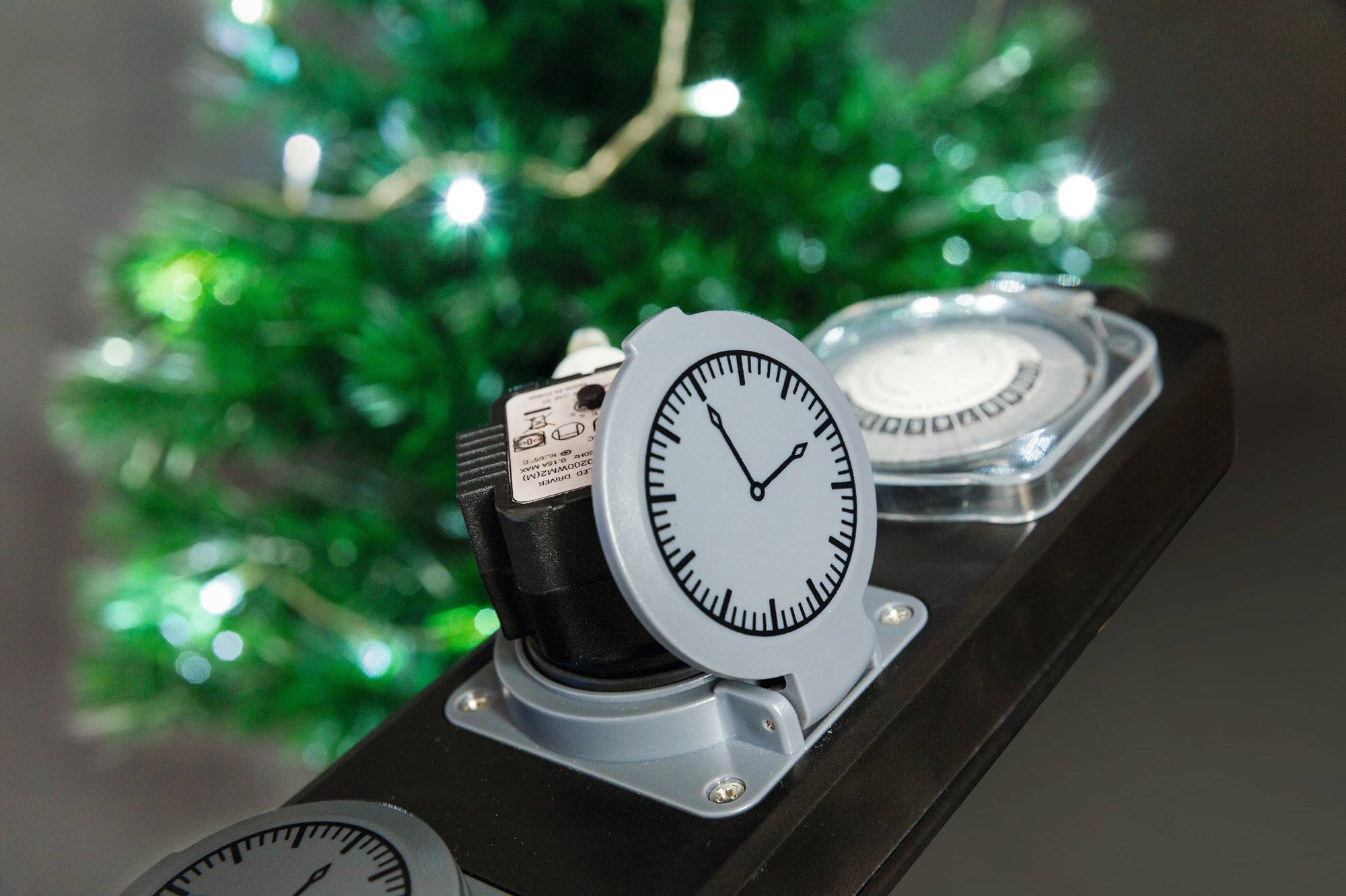 Heitronic 45074 Steckdosenleiste mit Schaltuhr 3fach Schwarz, Grau Schutzkontakt 1 St.