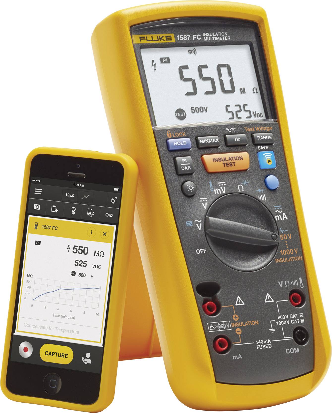Ein gelbes Multimeter zeigt einen Messwert von 550 MΩ an. Neben dem Gerät ist ein Smartphone, auf dem dieselbe Messung angezeigt wird.