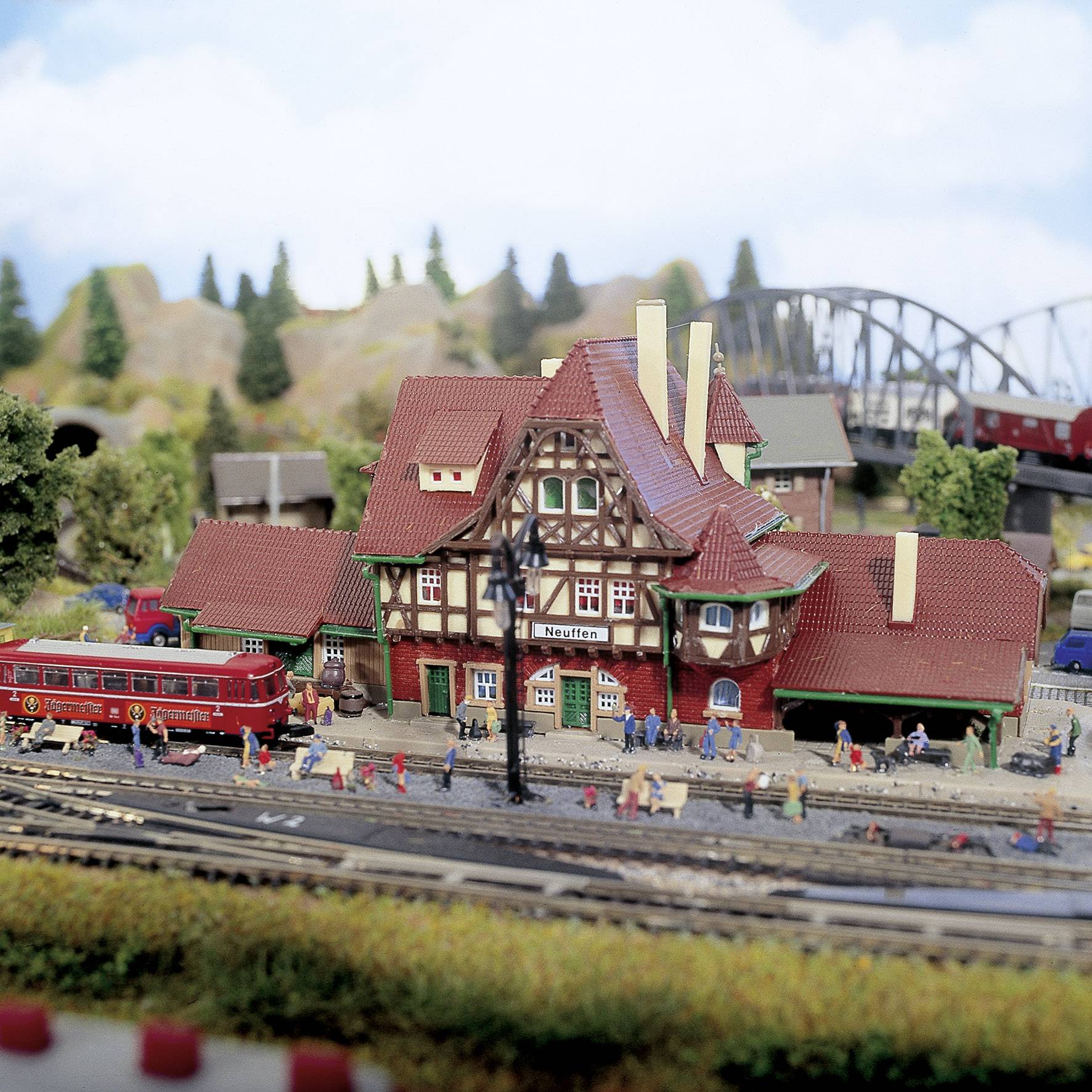 NOCH 0085880 Z Fertiggelände zentral Cortina Z Märklin miniclub Gleis, Z Rokuhan Gleis (mit Bettung)