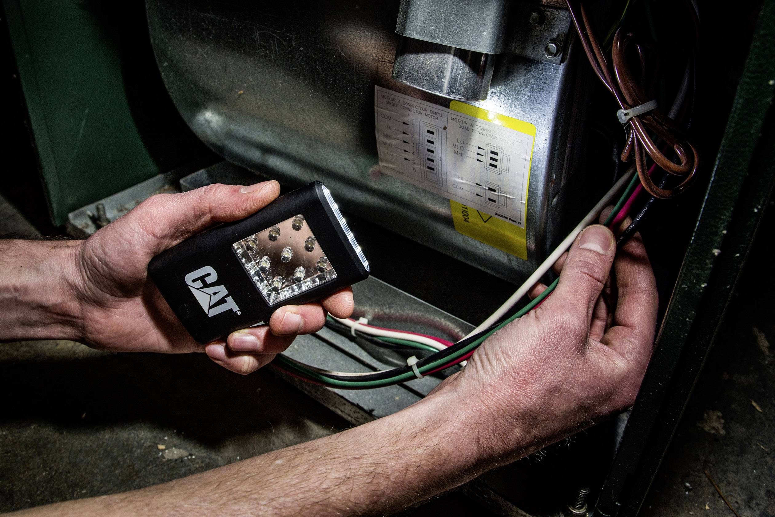 CAT Pocket Panel Light LED Arbeitsleuchte mit Gürtelclip batteriebetrieben 10 h 121 g