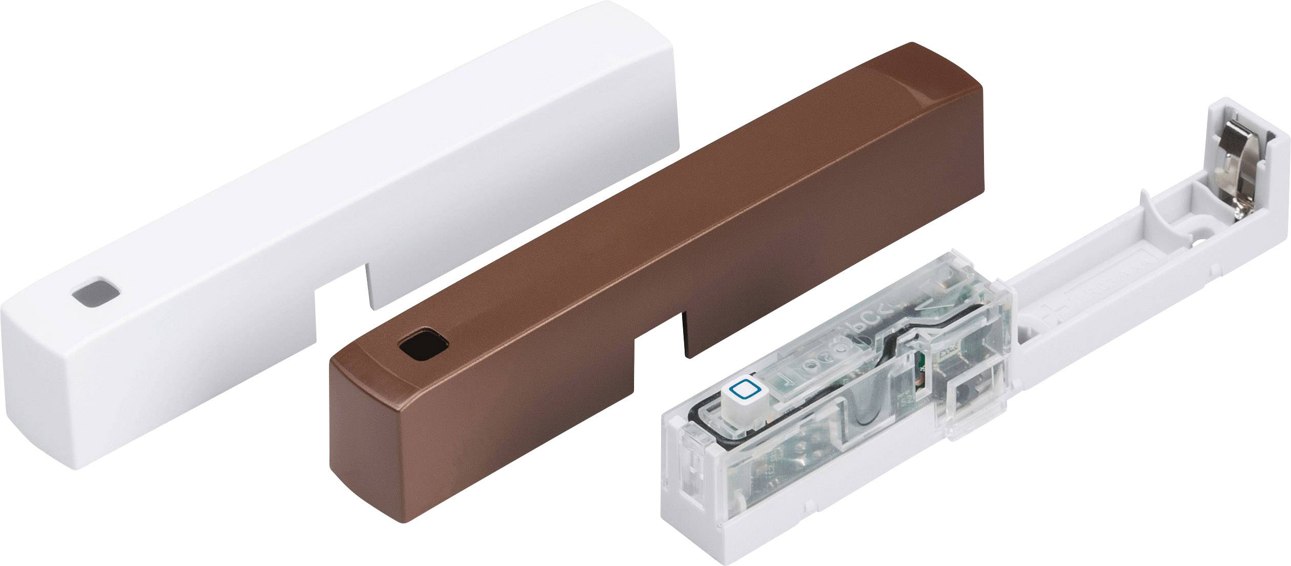Ein braunes und ein weißes Gehäuse eines elektronischen Geräts neben seinem geöffneten Innenleben mit technischen Komponenten.
