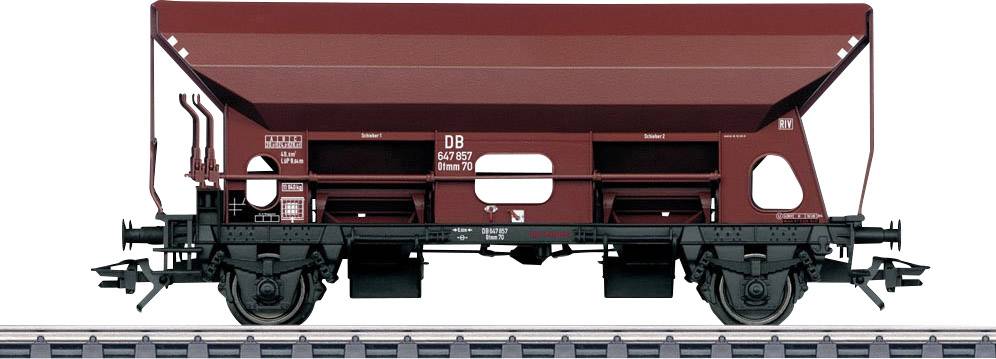 Güterwagen auf Gleisen in Seitenansicht, braune Farbe, mit DB-Logo und Beschriftungen, geeignet für Schüttguttransport.