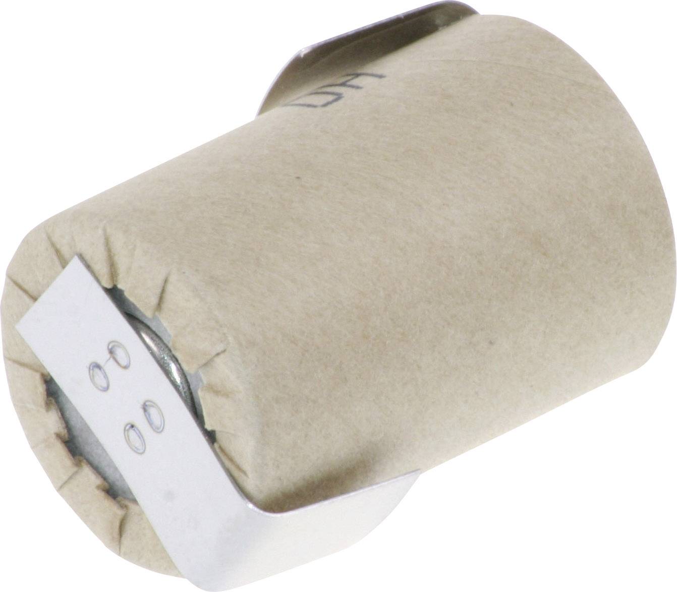 Ein zylinderförmiges Objekt, teils aus Metall und Pappe, liegt schräg. Es sieht wie eine verpackte Batterie oder Spule aus.