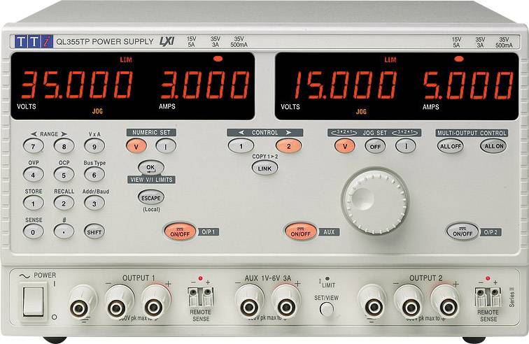 Elektronisches Netzteil mit drei digitalen Anzeigen zeigt: 35.000 Volt, 5.000 Ampere. Verschiedene Tasten und Drehknöpfe zur Steuerung.