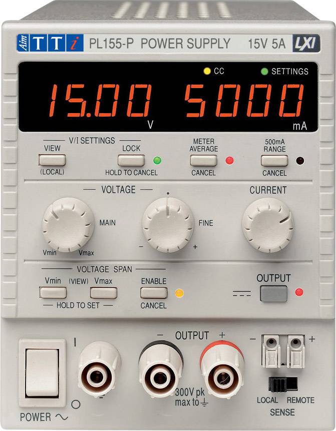 'Netzgerät PL155-P' mit rotem Display zeigt '15.00 V' und '5000 mA'. Knöpfe für Spannung und Stromstärke. Ausgänge unten.