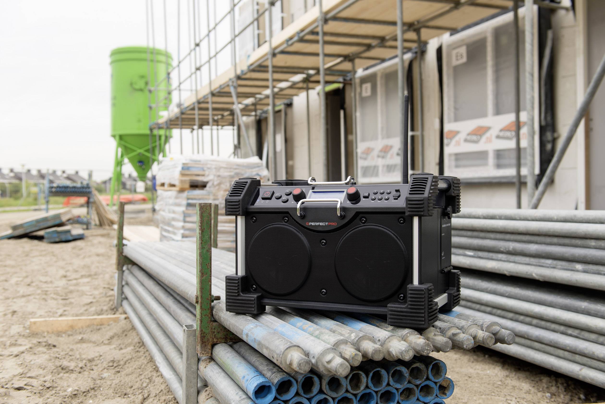 PerfectPro Rockhart BT Baustellenradio DAB+, UKW AUX, Bluetooth®  Akku-Ladefunktion, spritzwassergeschützt, staubdicht, stoßfest, wiederaufladbar S