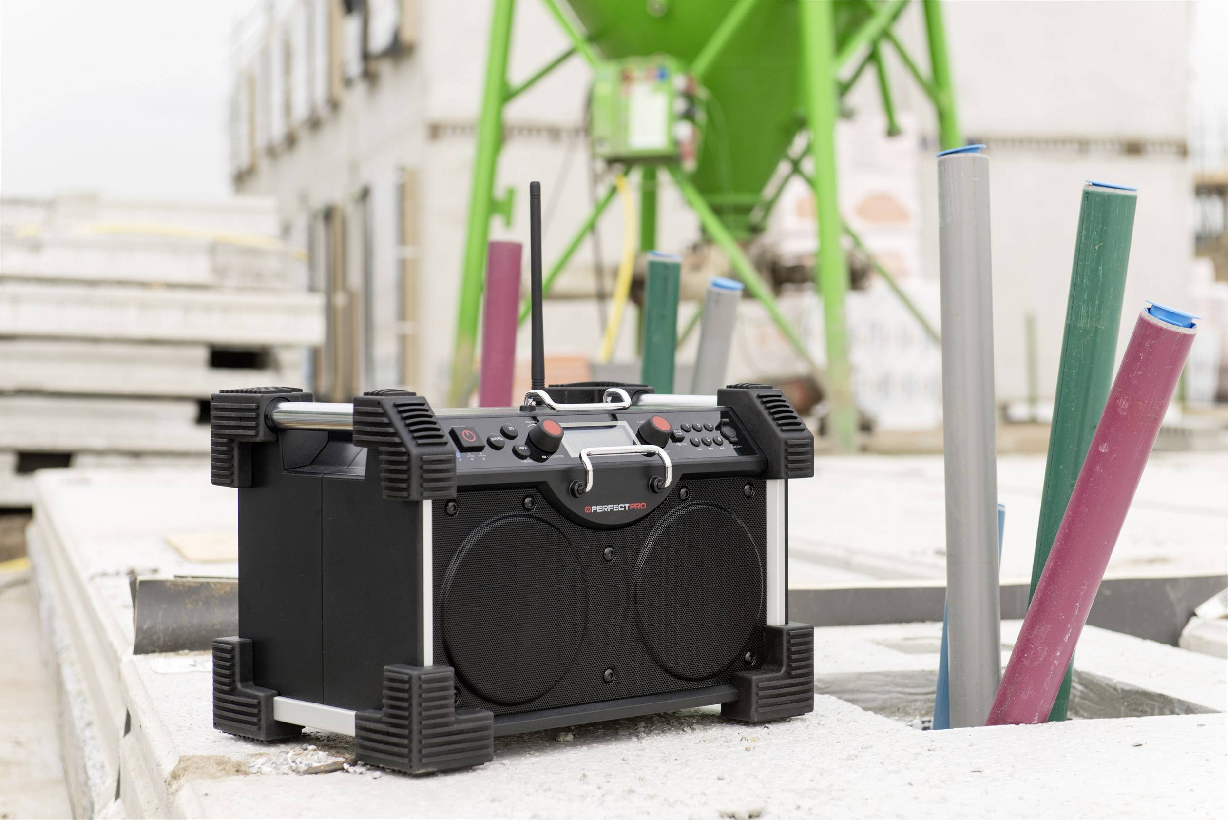 PerfectPro Rockhart BT Baustellenradio DAB+, UKW AUX, Bluetooth®  Akku-Ladefunktion, spritzwassergeschützt, staubdicht, stoßfest, wiederaufladbar S